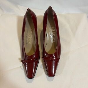 Ferragamo Deep Red with Bow Patten Leather Kitten Heel Sz. 6.5 B